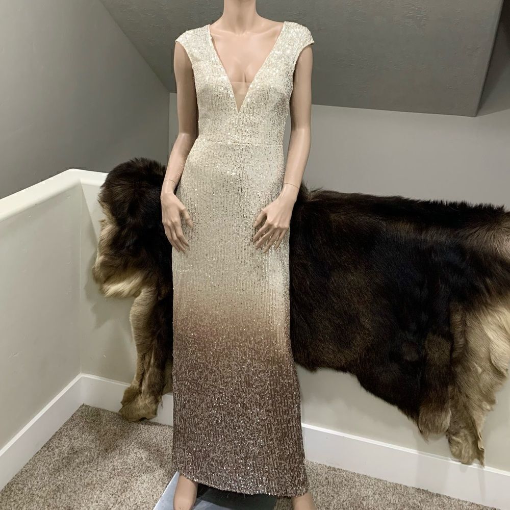 Sparkly V-Neck & Cap Sleeve Gradient Champagne Sequined Evening Dress